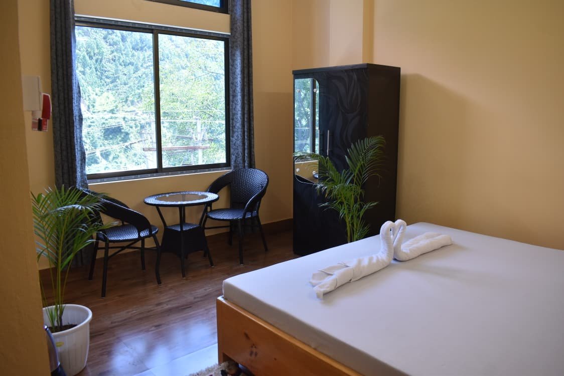 Deluxe King Size Bedroom